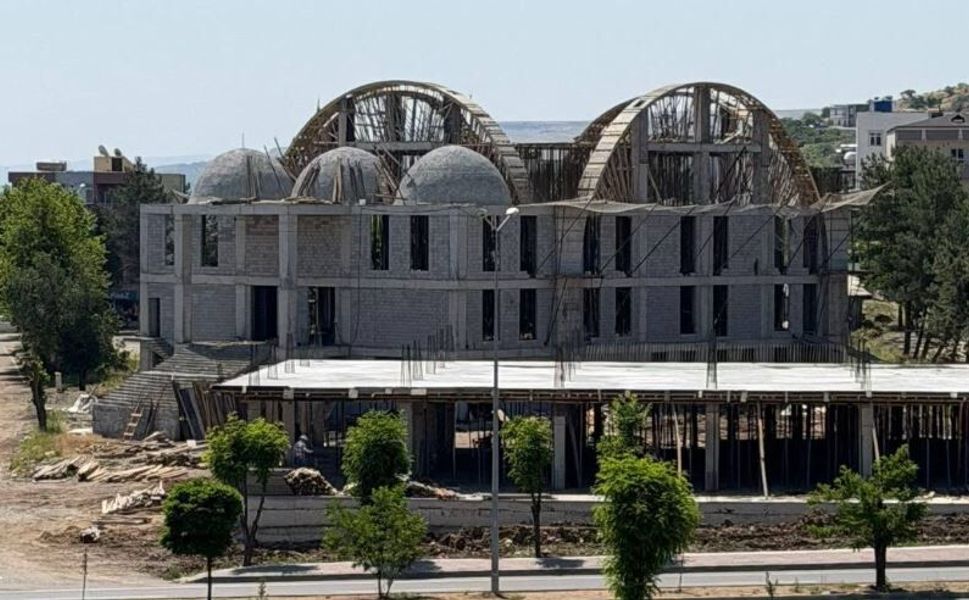 Beşiri’de Külliye İnşaatı Devam Ediyor