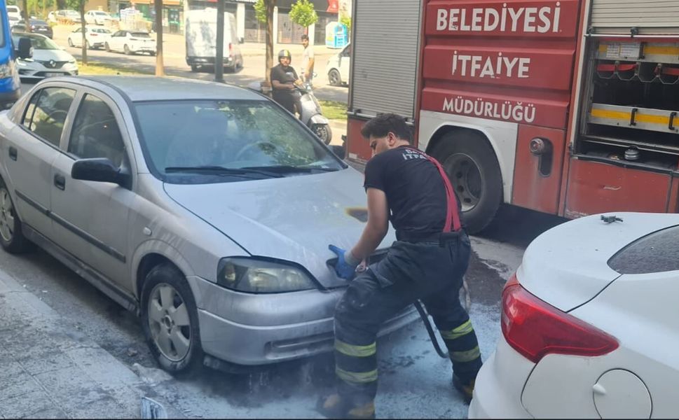 Gültepe Mahallesi’nde Araç Yangını: Vatandaşlar Söndürdü, İtfaiye Soğutma Yaptı
