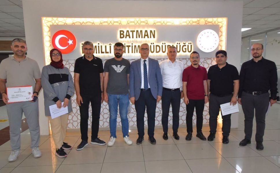 İl Milli Eğitim Müdürü Yaşar Ciğer’den Özel Büro Personeline Başarı Belgesi