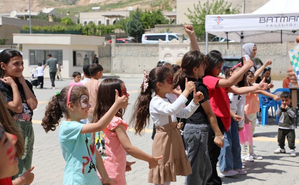 Hasankeyf’te anneler yarıştı, çocuklar eğlendi
