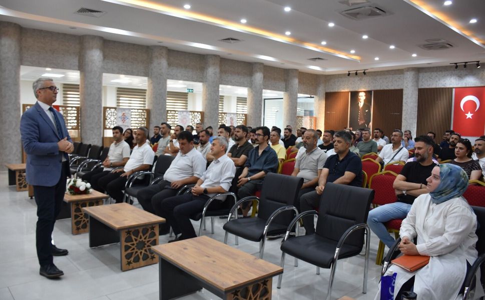 Batman’da Geleceğin Eğitim Liderleri Yetişiyor: Yönetici Yetiştirme Semineri Başladı