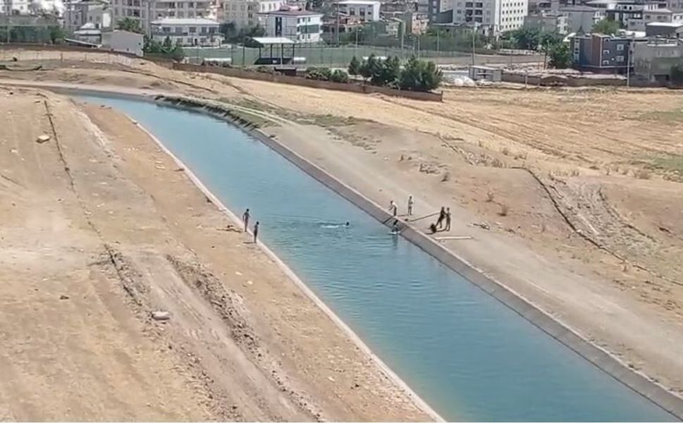 Yerleşim Yerlerinin İçinden Geçen DSİ Sulama Kanalı Tehlike Saçıyor
