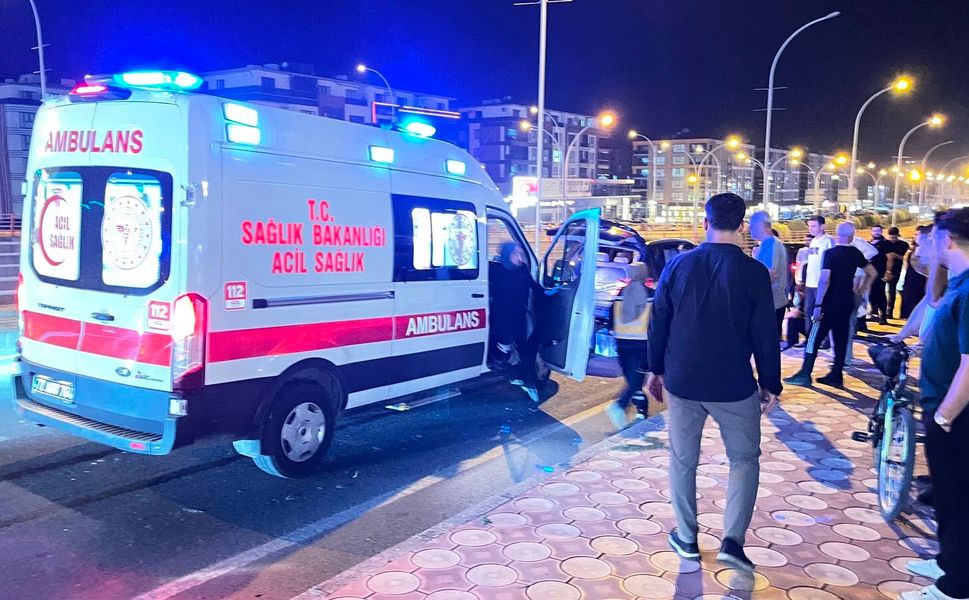Demokrasi Bulvarı'nda Korkutan Kaza: Araçlar Hurdaya Döndü, Airbag'ler Hayat Kurtardı!