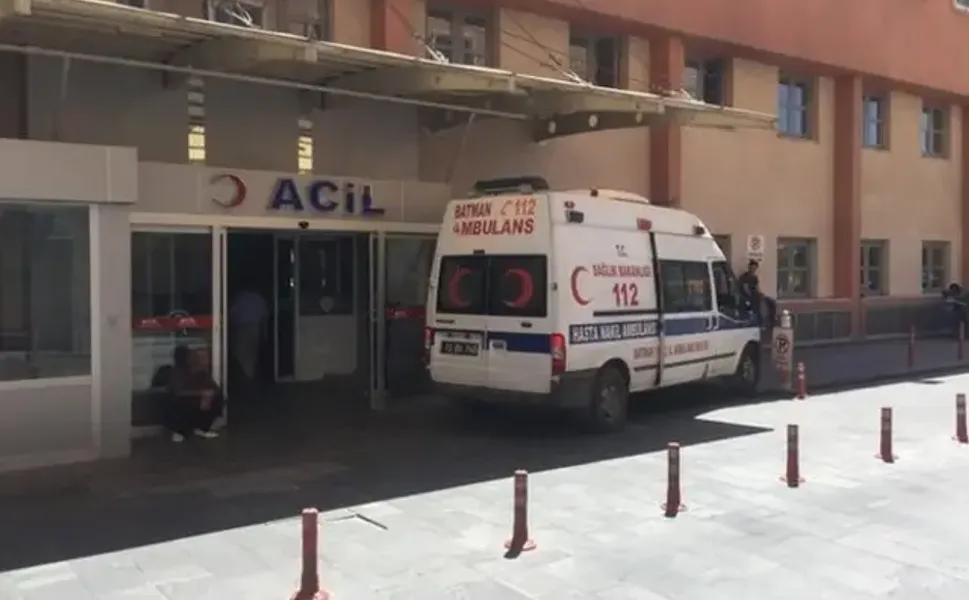 İnşaat İskelesi Çöktü: 3 İşçi Yaralandı