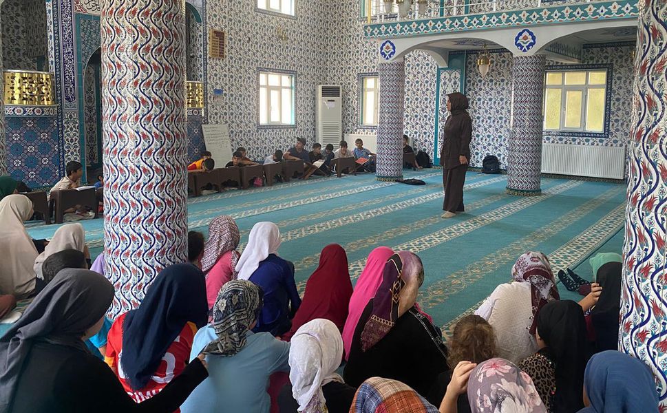 Kur'an kursu öğrencilerine ağız ve diş sağlığı eğitimi verildi