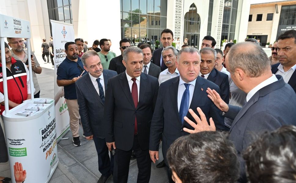 Bakan Bak’tan “Batman Modeli” Standına Ziyaret