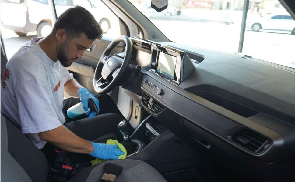 Uzmanından Araç Sahiplerine Yaz Bakımı Uyarıları: Boya Hasarı ve Sürüş Güvenliğine Dikkat