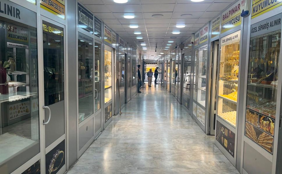 Batman'da Kuyumcu Pasajlarının Koridorları Sessizliğe Gömüldü