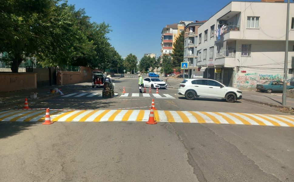Batman'da Trafik Güvenliği İçin İşaretlemeler Yenileniyor