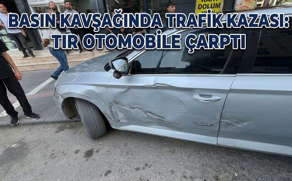 Basın Kavşağında Trafik Kazası: Tır Otomobile Çarptı
