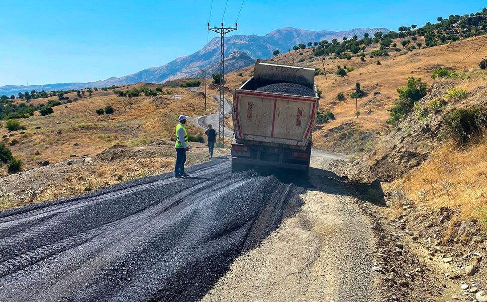 Batman İl Özel İdaresi Köy Yollarında Bakım ve Onarım Çalışması Başlattı