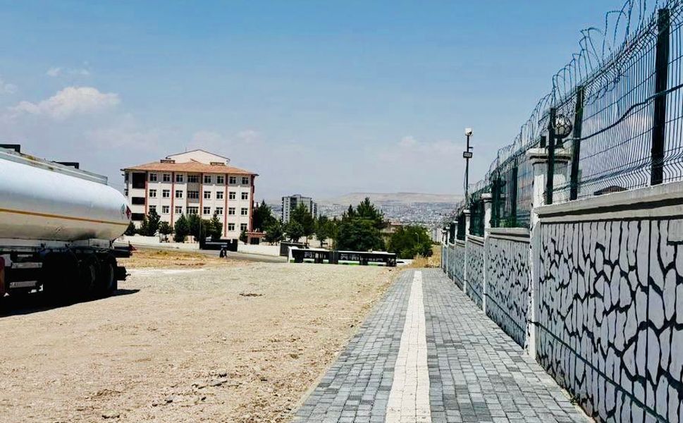 Batman’da 6 Ayda 340 Bin Metrekare Parke Taşı Serildi