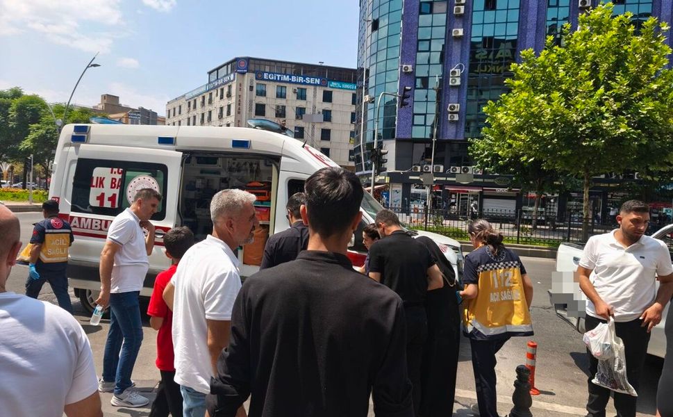 Batman'da yolun karşısına geçmeye çalışan yayaya araç çarptı