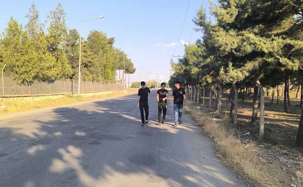 Mahalle sakinlerinden kaldırım talebi: Kazalar meydana gelmeden önlem alınmalı
