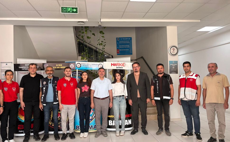 Rektör Demir, Üniversiteye Yeni Katılan Öğrencilerle Buluştu