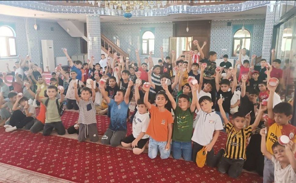 Yaz Kur'an Kursu Öğrencilerine Serinleten İkram