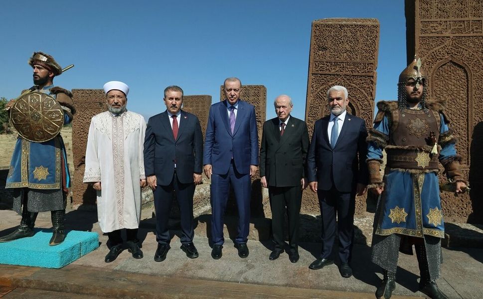 Yapıcıoğlu,  Ahlat'taki Malazgirt Zaferi Programına Katıldı