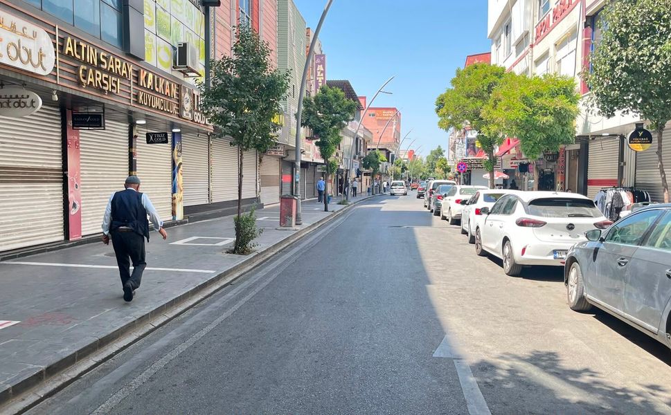 Batman'da Sıcaklar Çarşıyı Boşalttı
