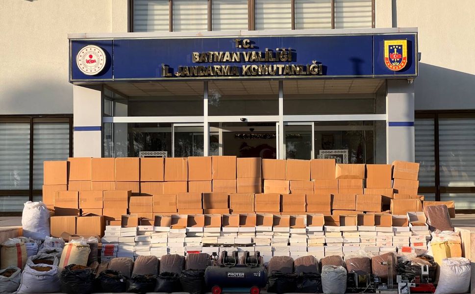 Batman’da İki Adrese Operasyon: Yüklü Miktarda Tütün ve Makaron Ele Geçirildi