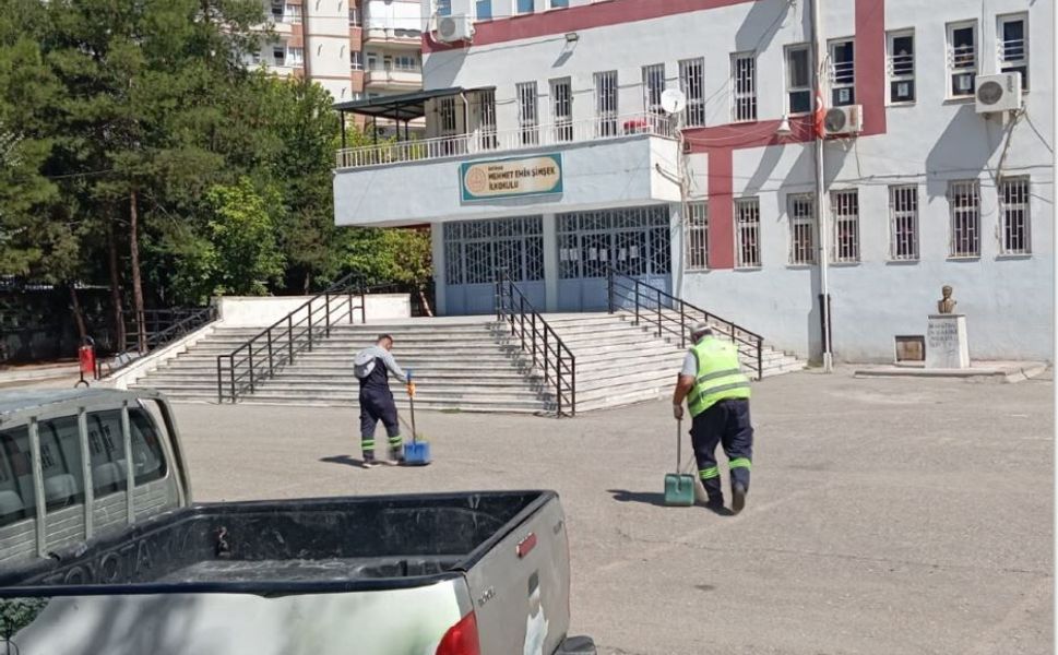 Batman’da Okullar Yeni Eğitim Yılına Hazırlanıyor: Temizlik Çalışmaları Öne Çıkıyor