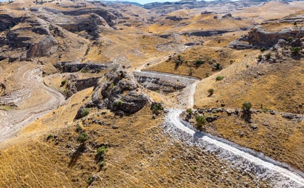 Hasankeyf’in Çardaklı Köyünde 6 Kilometrelik Yeni Yol Çalışması