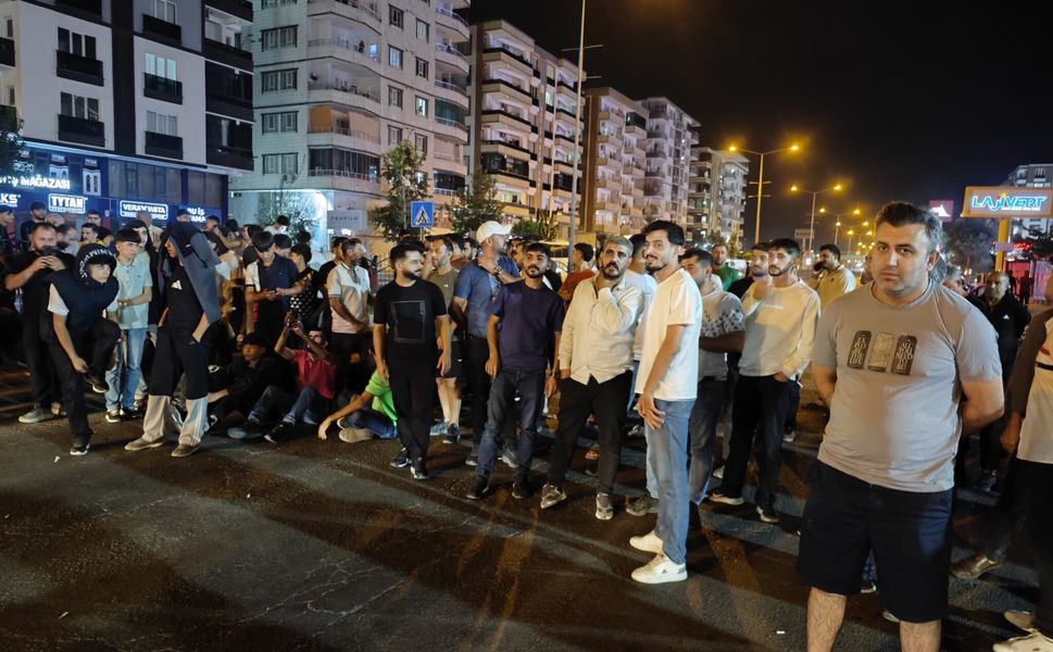 Kazalara Tepki Gösteren Mahalleli Yolu Trafiğe Kapattı