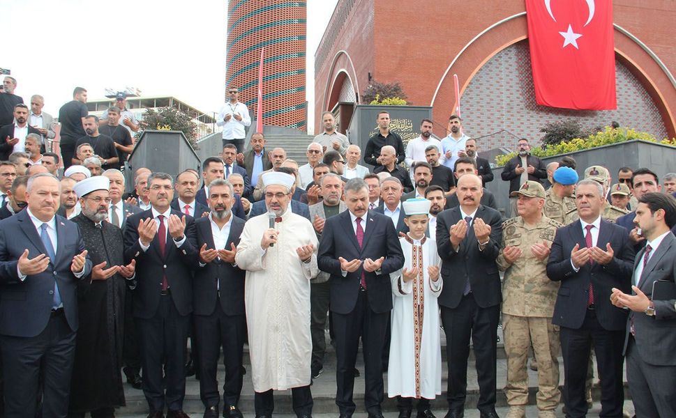 Batman Kardeşlik Camii Bakan Çiftçi'nin katılımıyla açıldı