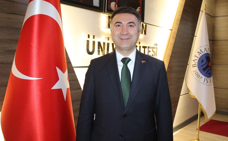 Batman Üniversitesi Rektörü İdris Demir’den Batman Rehber Gazetesi’ne 14. Yıl Tebriği