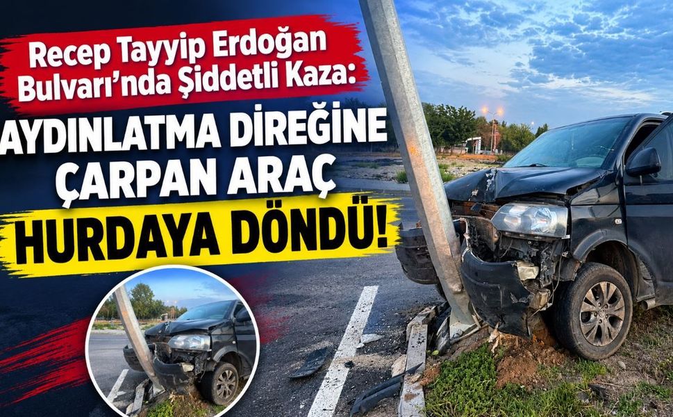 Recep Tayyip Erdoğan Bulvarı'nda Şiddetli Kaza: Aydınlatma Direğine Çarpan Araç Hurdaya Döndü!